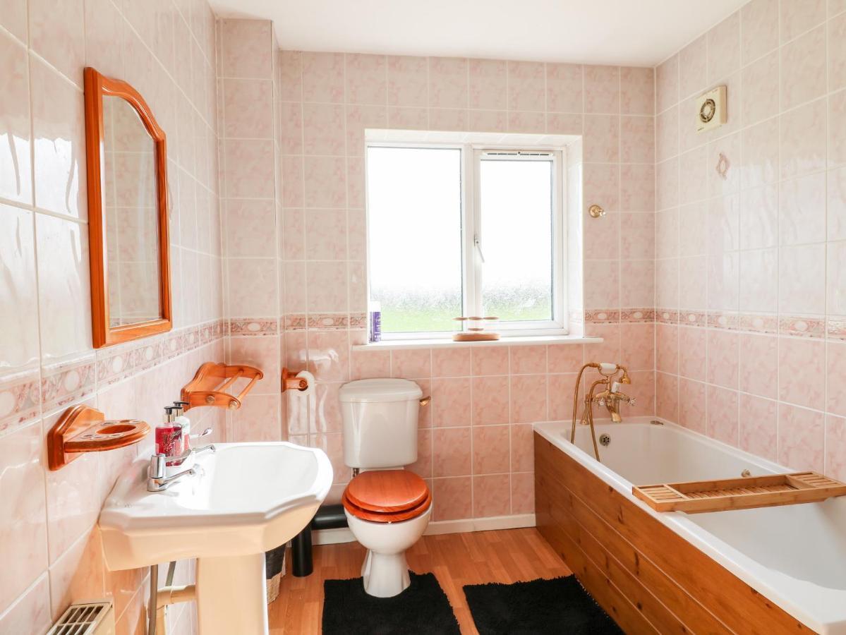 Tixall Manor Farm スタッフォード エクステリア 写真
