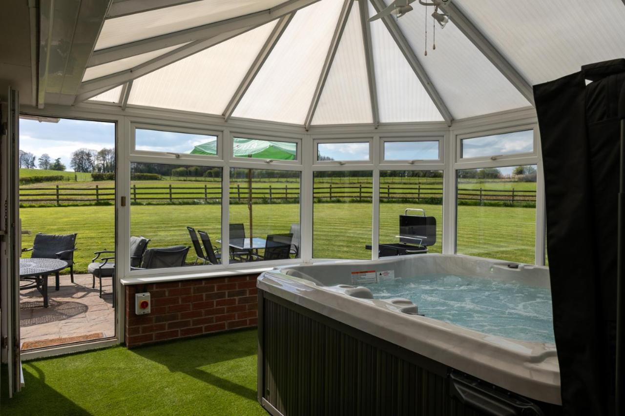 Tixall Manor Farm スタッフォード エクステリア 写真