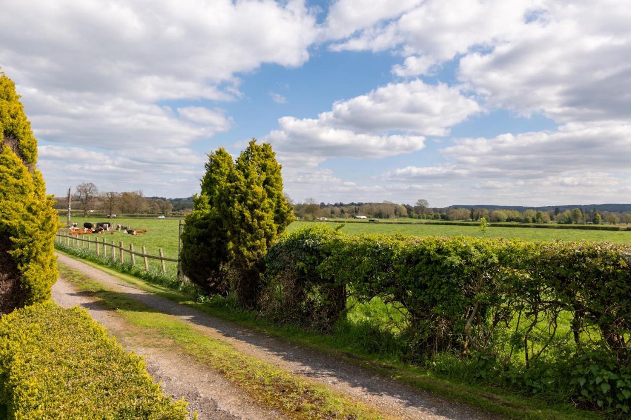 Tixall Manor Farm スタッフォード エクステリア 写真